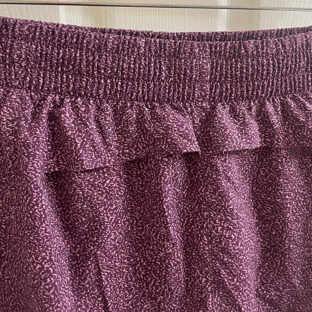 💜ATHLETA Women's Dark Purple Athletic Shorts, Medium EUC - Picture 12 of 14